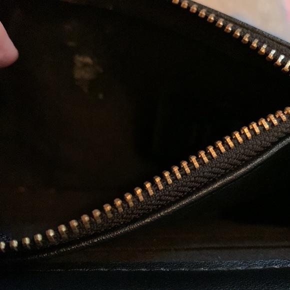 Bebe quilted chevron cross body (Chanel style) w gold tone chain strap - Picture 4 of 8